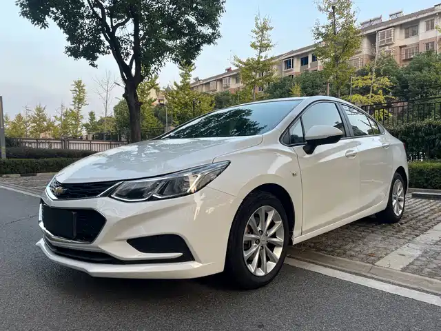 CHEVROLET CRUZE 2018