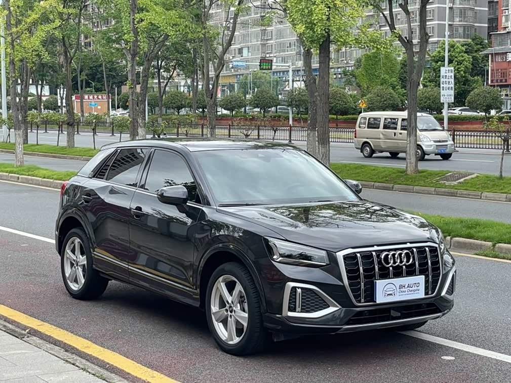 Audi Q2L 1.4 л 2022 г. Серебристо-серый, пробег 9000 км