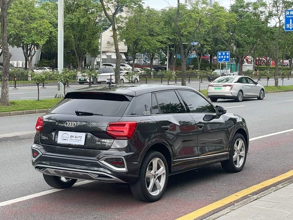 Audi Q2L 1.4 л 2022 г. Серебристо-серый, пробег 9000 км