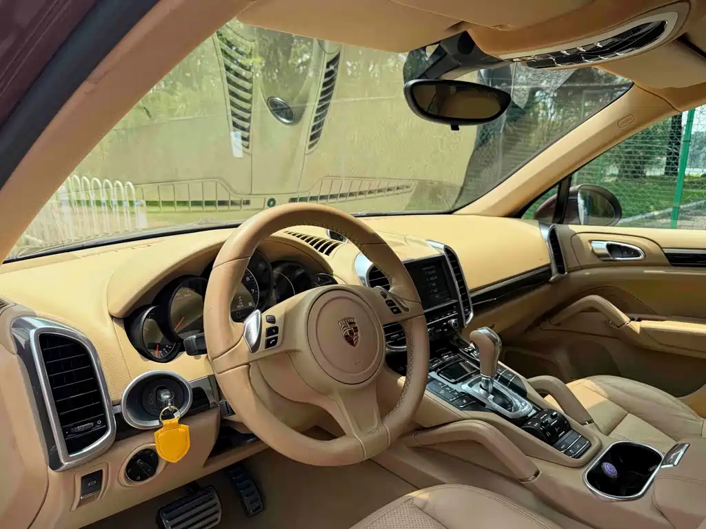 Porsche Cayenne — миниатюра 18