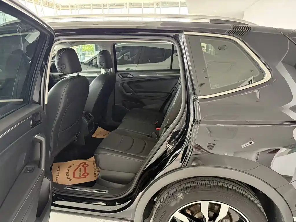 Volkswagen Tiguan L L 2021 330TSI AT R-Line