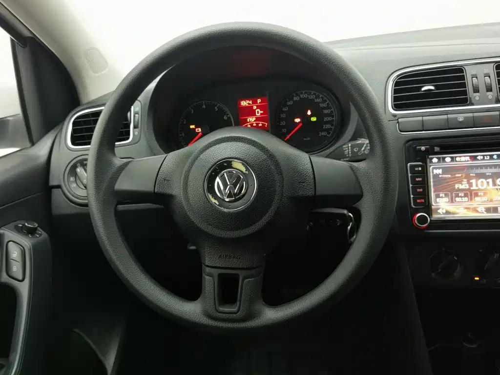 Volkswagen Polo — миниатюра 11