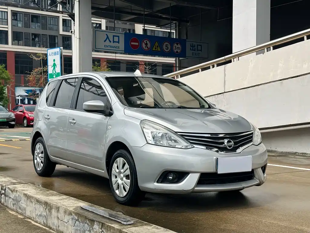 Nissan Livina — миниатюра 2