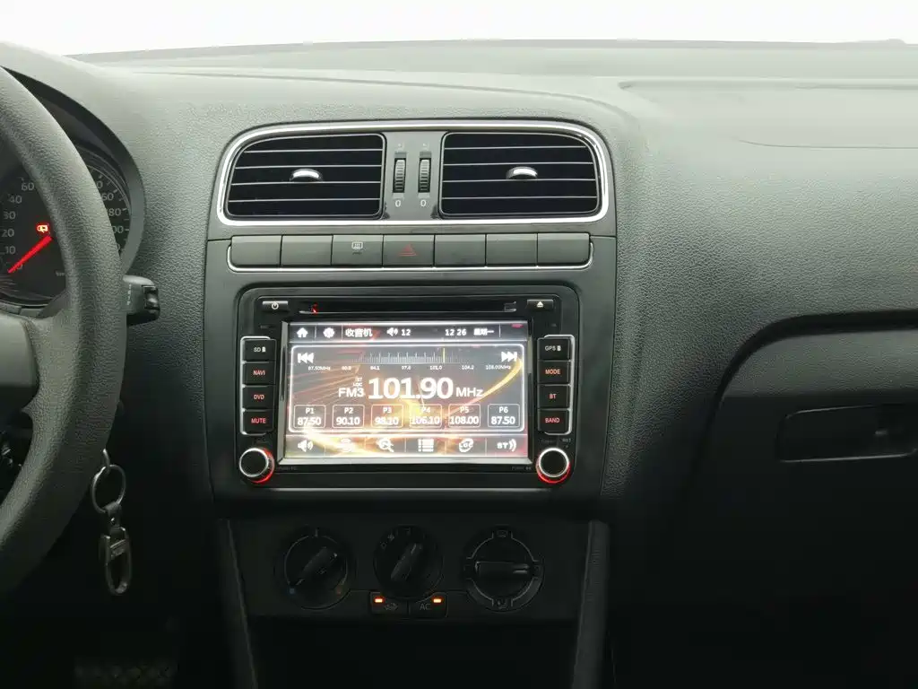 Volkswagen Polo — миниатюра 12