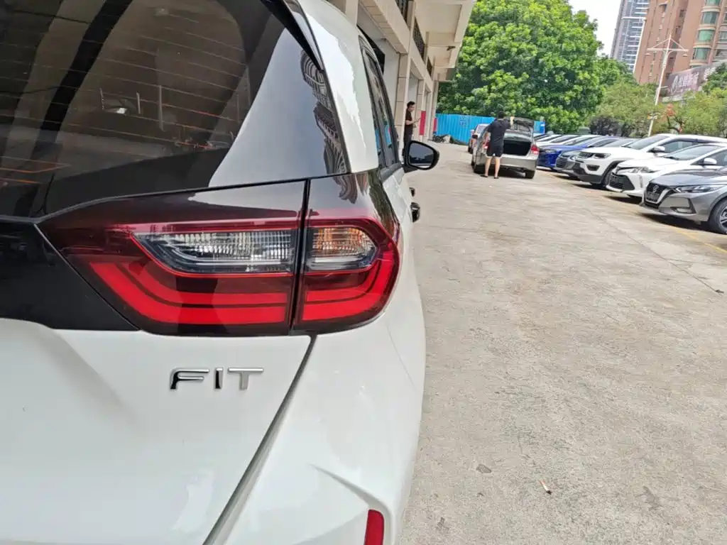 Honda Fit — миниатюра 8