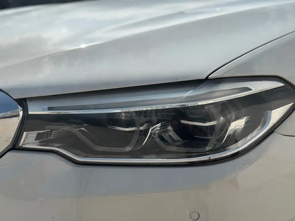 BMW 5 Series — миниатюра 4