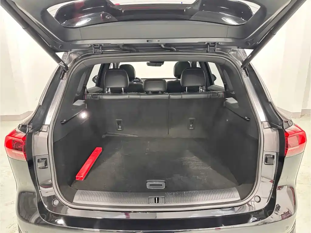 Roewe RX5 eMAX — миниатюра 13