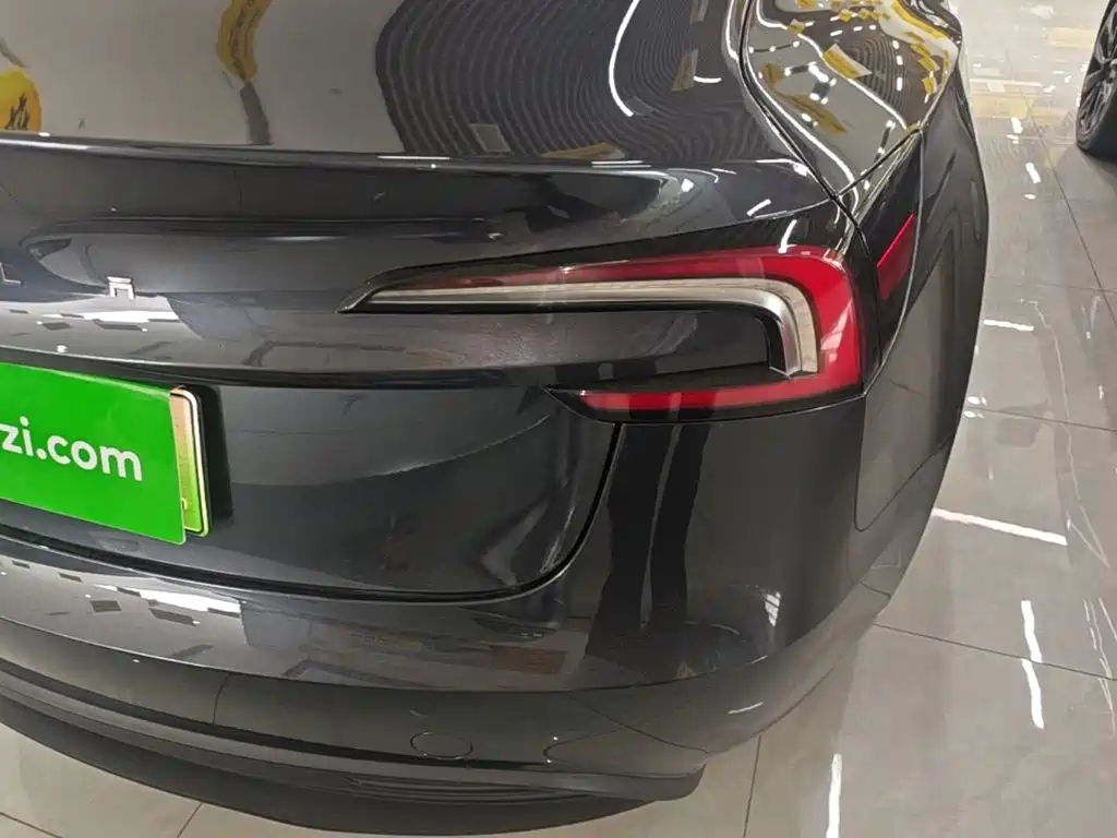 Tesla Model 3 — миниатюра 8