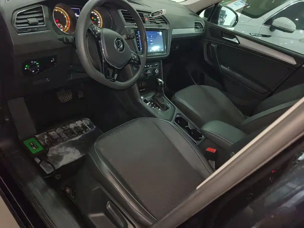 Volkswagen Tiguan L — миниатюра 15