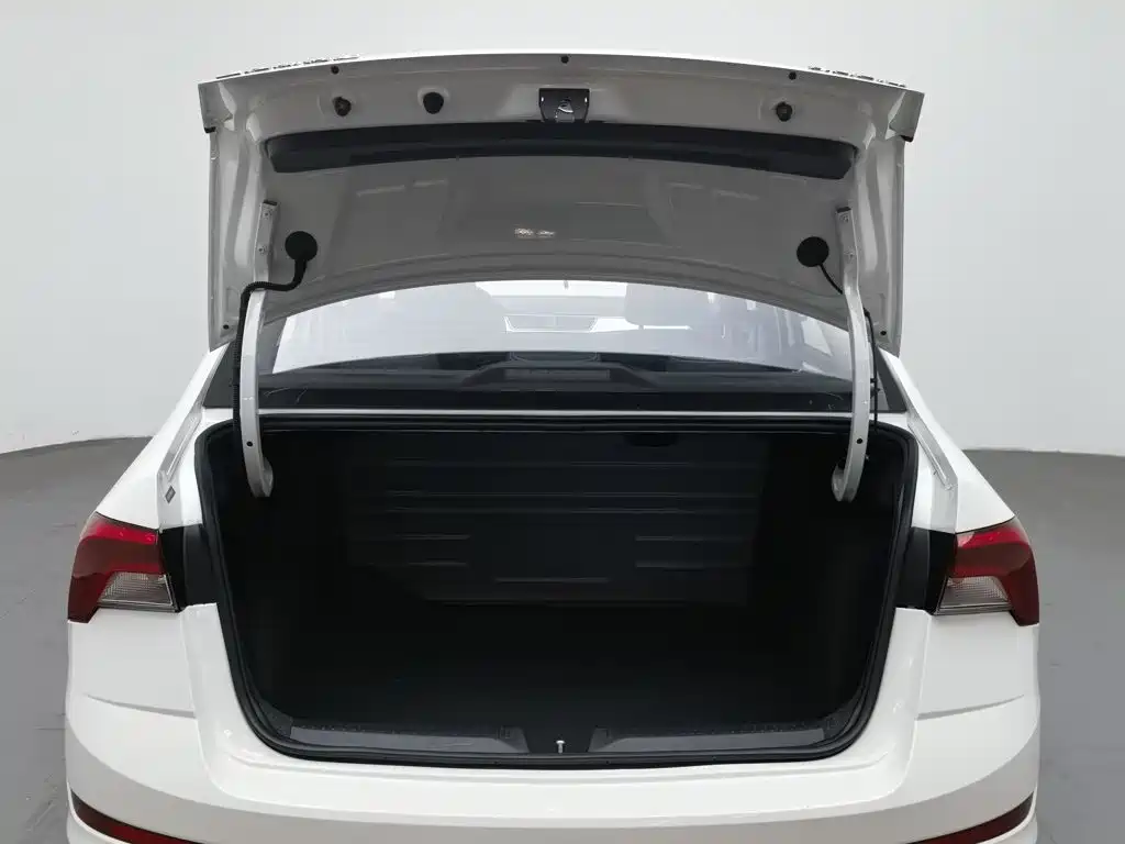 Skoda Rapid — миниатюра 16