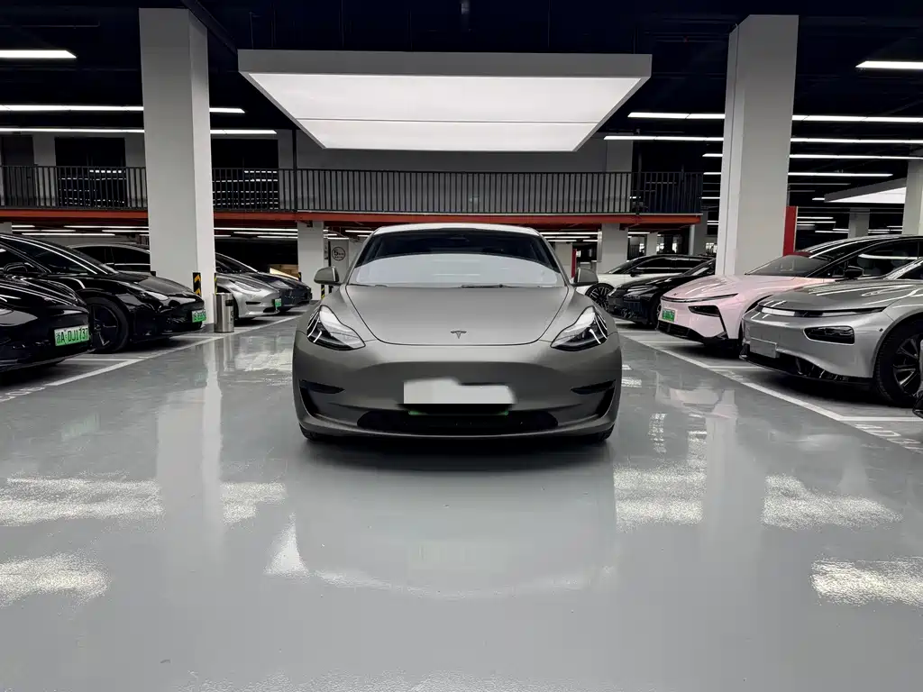 Tesla Model 3 — миниатюра 2