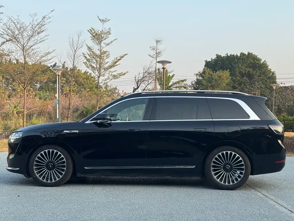 AITO ASK THE WORLD M9