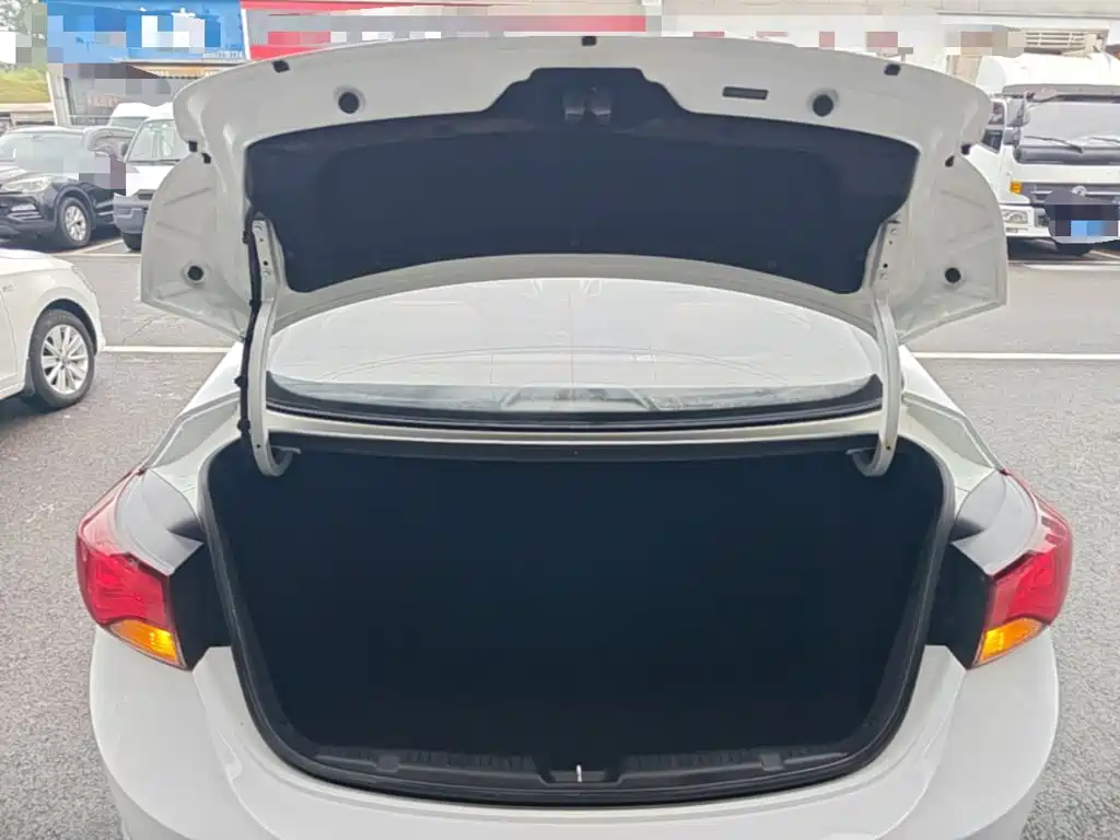 Hyundai Elantra Langdong — миниатюра 19