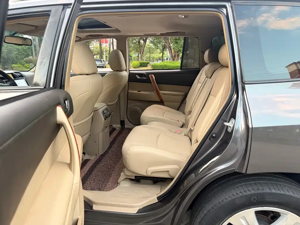 Toyota Highlander (Import) — миниатюра 16