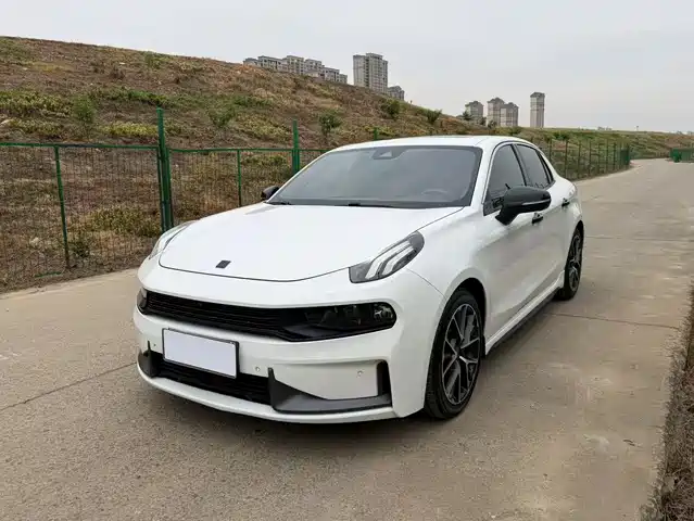 2021 Lynk & Co 03