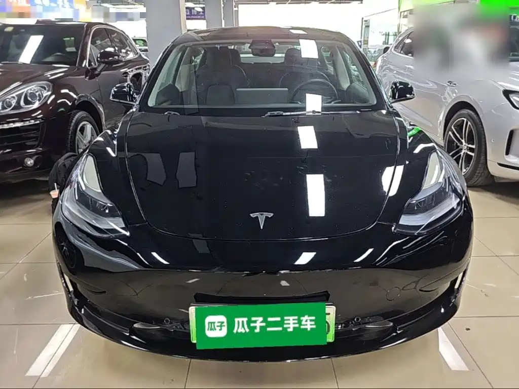 Tesla Model 3 — миниатюра 3