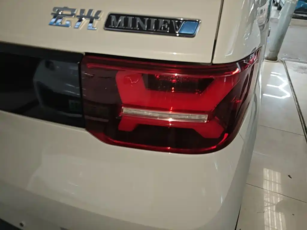 Wuling MINIEV — миниатюра 8