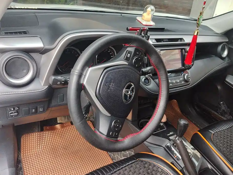Toyota RAV4 — миниатюра 12