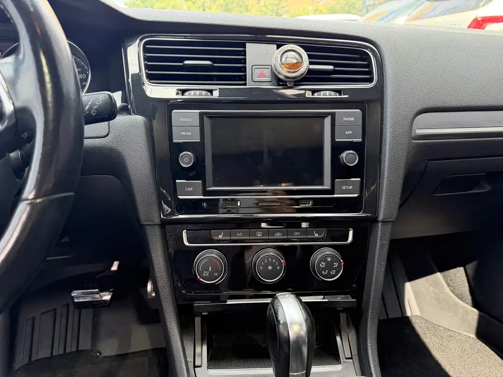 Volkswagen Golf — миниатюра 10