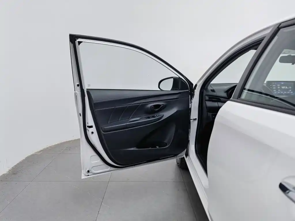 Toyota Vios — миниатюра 8