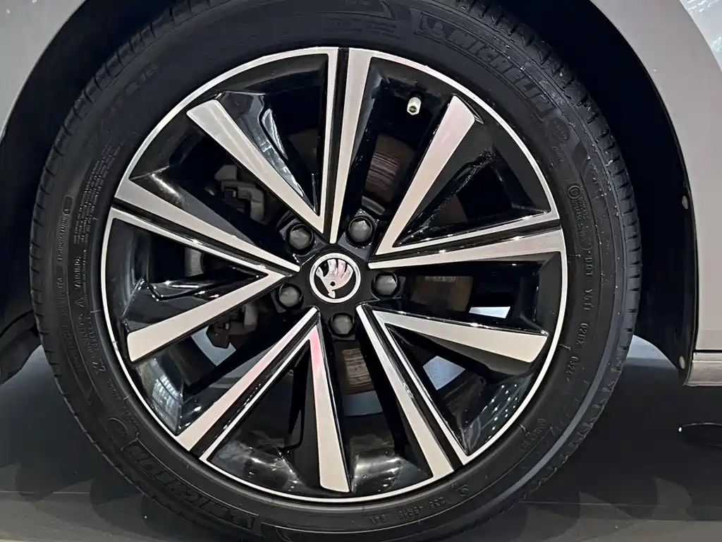 Skoda Superb — миниатюра 20