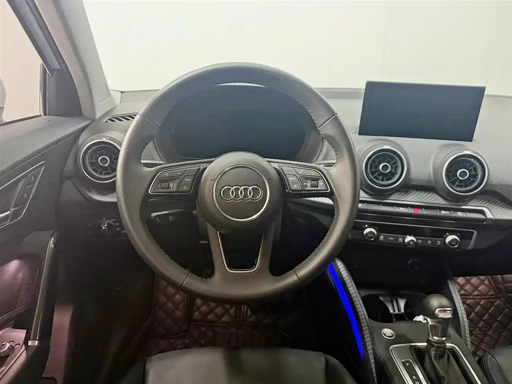 Audi Q2L e-tron — миниатюра 11