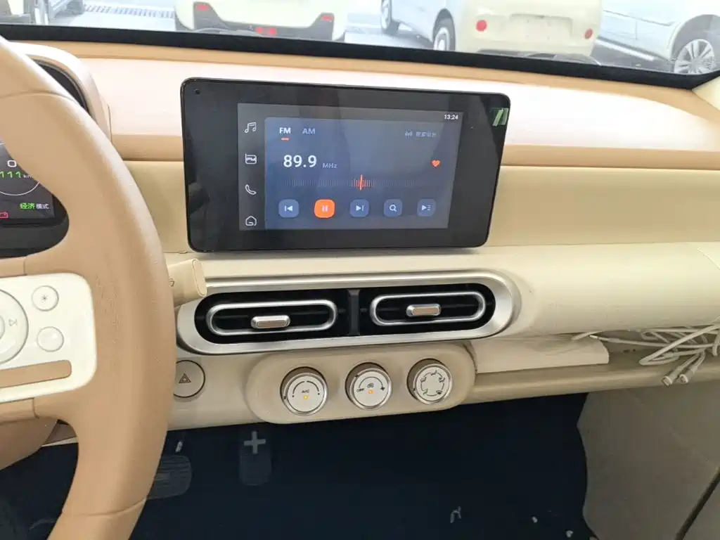 Wuling MINIEV — миниатюра 13