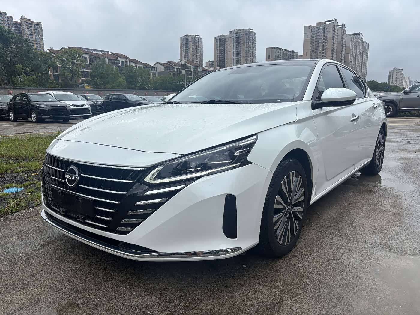 Nissan Teana 2.0 л 2023 г. Белый, пробег 41000 км