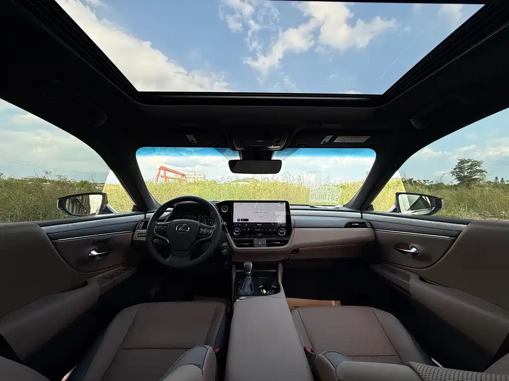 Lexus ES — миниатюра 14
