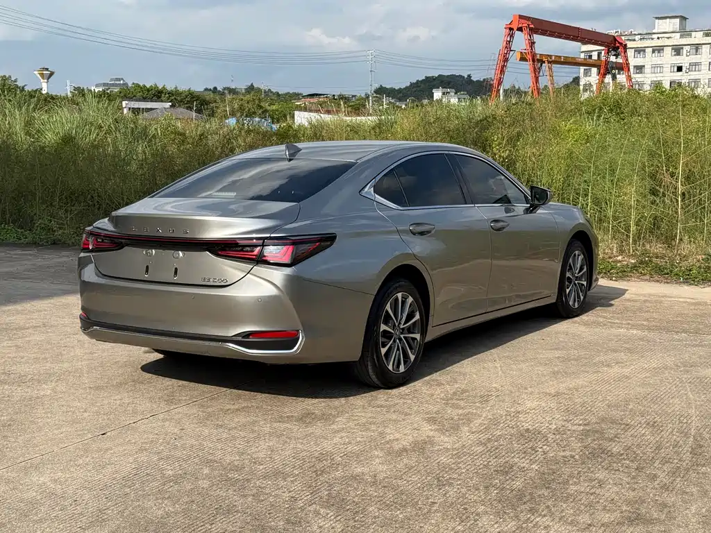 Lexus ES — миниатюра 20