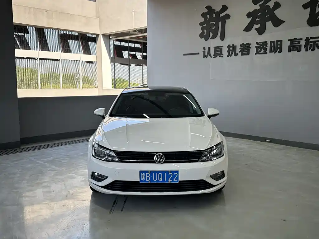 Volkswagen Lamando 2017 230TSI DSG