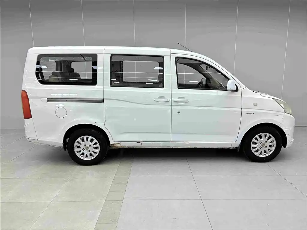 Wuling Rongguang V — миниатюра 3
