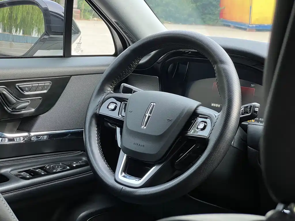 Lincoln Corsair — миниатюра 12