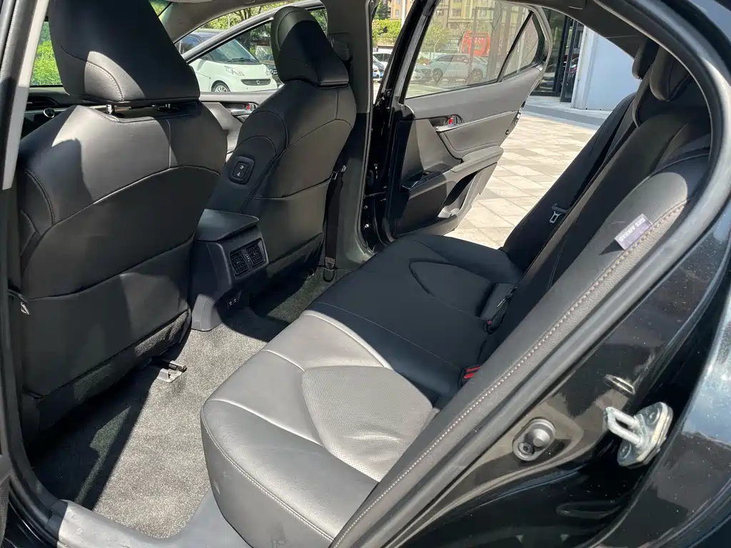 Toyota Camry — миниатюра 11