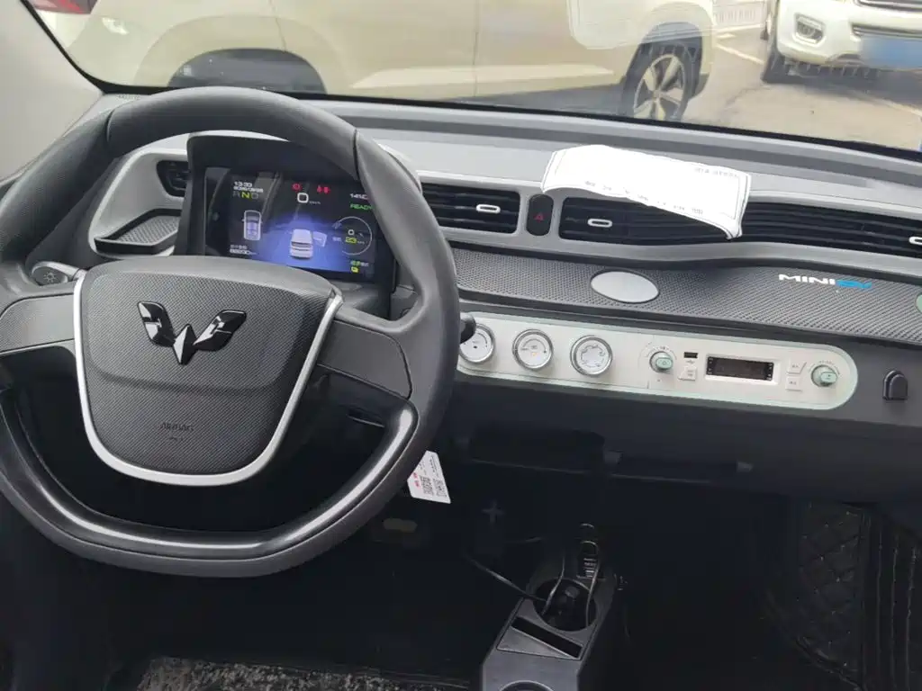 Wuling MINIEV — миниатюра 10