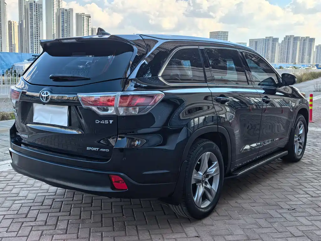 TOYOTA HIGHLANDER