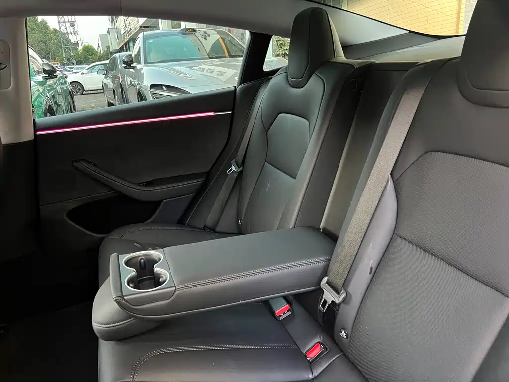 Tesla Model 3 — миниатюра 16