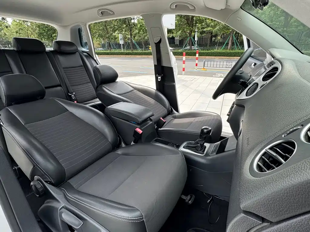 Volkswagen Tiguan - фото 20