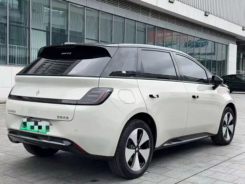 Baojun Yunduo — миниатюра 6