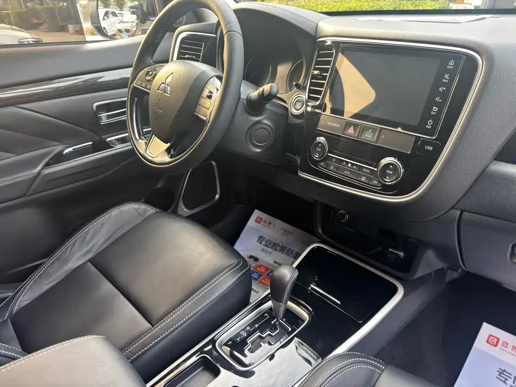 Mitsubishi Outlander — миниатюра 5