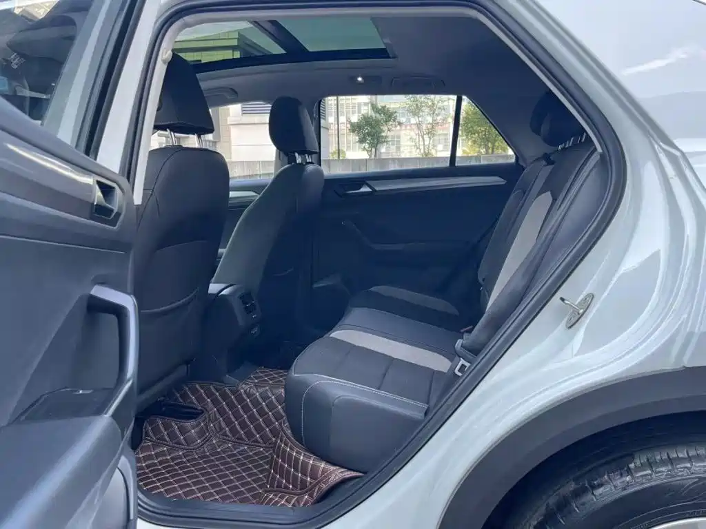 Volkswagen T-Roc — миниатюра 18