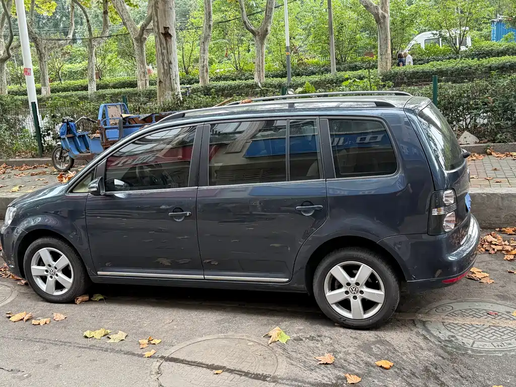 Volkswagen Touran — миниатюра 2