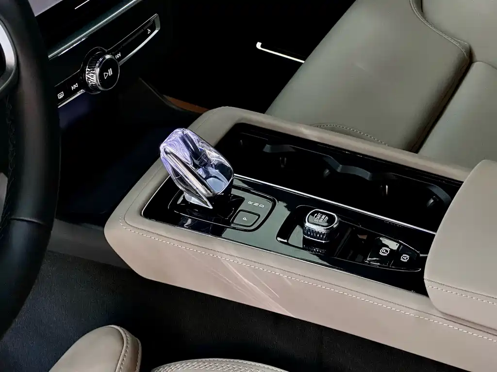 Volvo XC90 — миниатюра 18