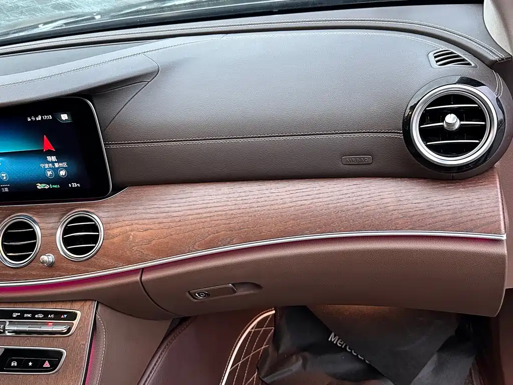 Mercedes-Benz E-Class — миниатюра 16
