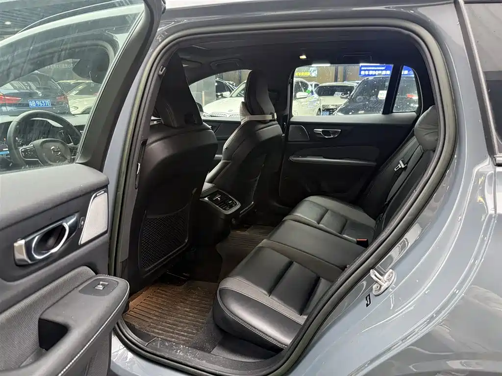 Volvo V60 2023 B5 Sport