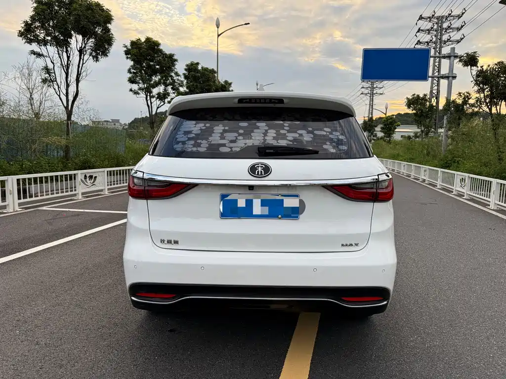 BYD MAX — миниатюра 5