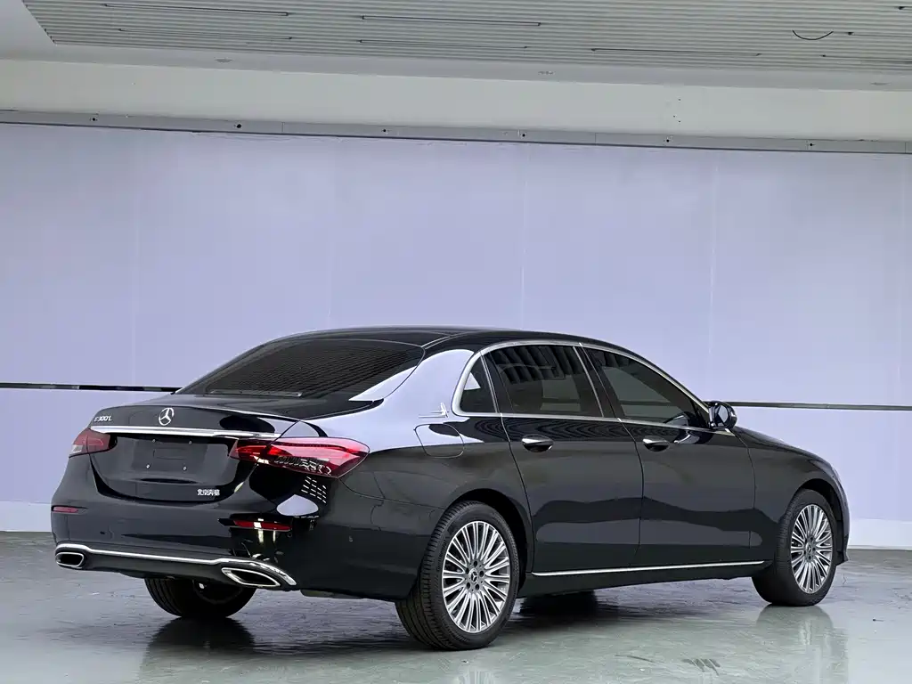 Mercedes-Benz E-Class — миниатюра 6