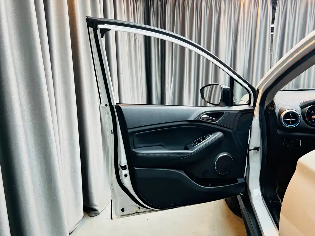 BYD Yuan EV — миниатюра 7