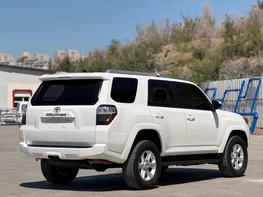 Toyota 4Runner 2016 4.0L AT