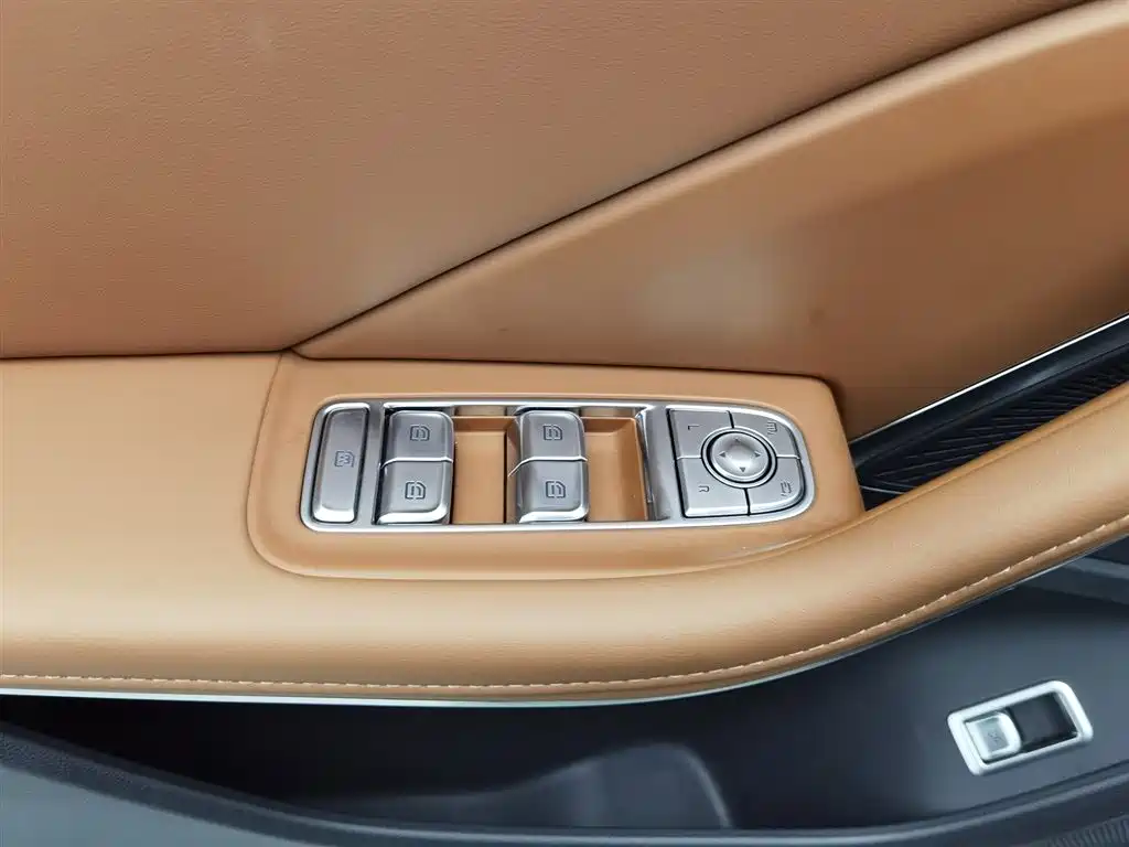 Hongqi HS7 PHEV 2025 2.0T PHEV 200 7 мест
